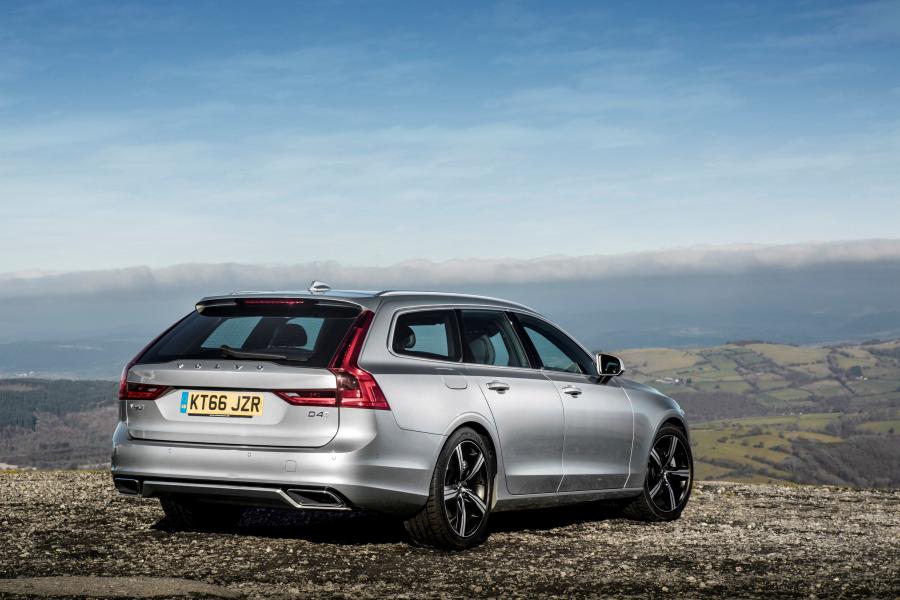  Volvo V90 D4 R-Deisgn 2017 года  (UK) (фото 2 из 40)